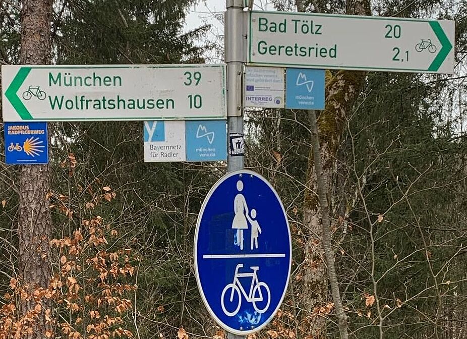 Radwegweiser mit Jakobus Weg