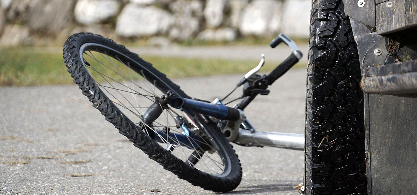 Collisions between a bicycle and a car Unfall KFZ und Fahrrad