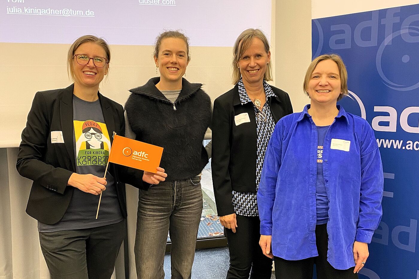 V.l.n.r.: Eva Mahling (ADFC Bayern), Nienke Buters (TUM), Petra Husemann-Roew (ADFC Bayern) und Bernadette Felsch (ADFC Bayern)