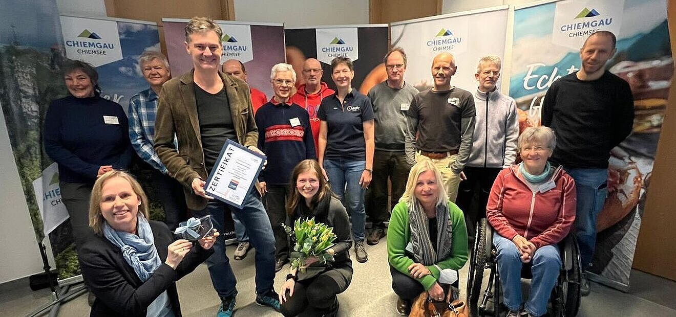 Übergabe Zertifikat ADFC RadReiseRegion Chiemsee Chiemgau Übergabe Zertifikat ADFC RadReiseRegion Chiemsee Chiemgau