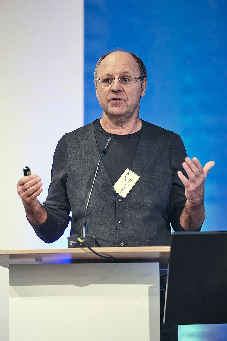 Dr. habil. Weert Canzler Dr. habil. Weert Canzler während einer Rede am Stehpult